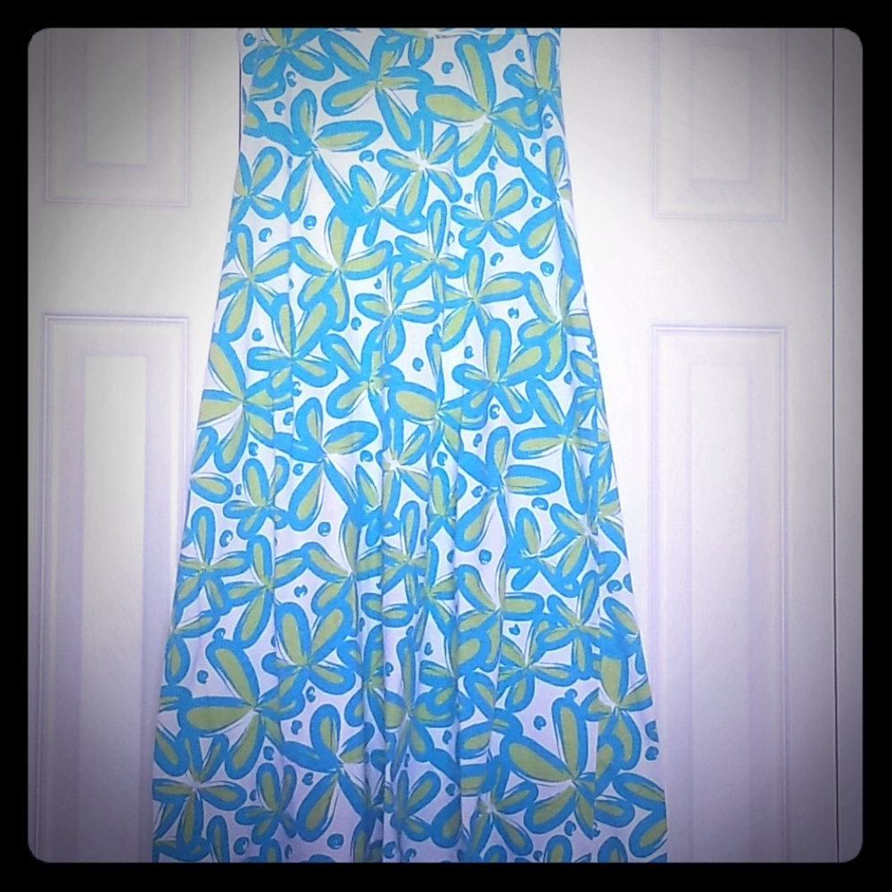 A girl long skirt.